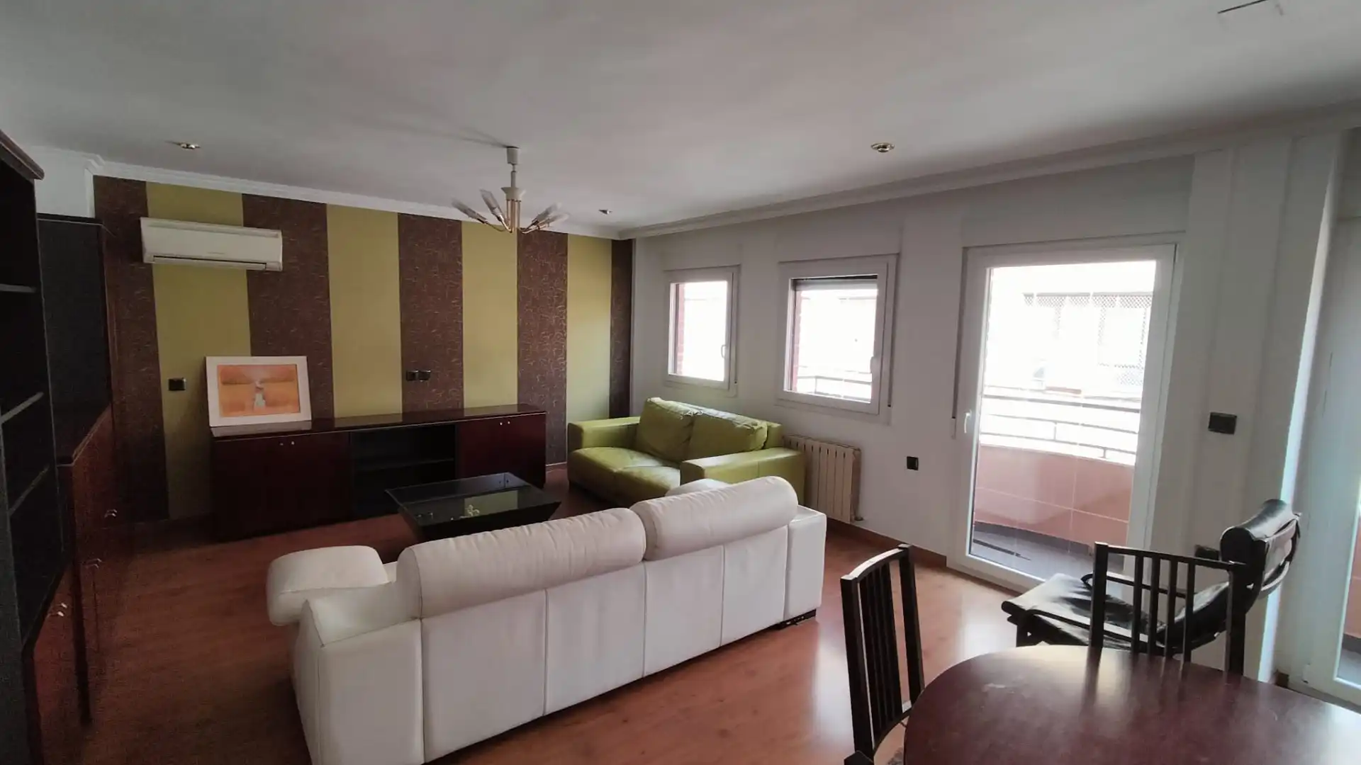 Living room of Flat for sale in Villena  with Air Conditioner, Heating and Parquet flooring