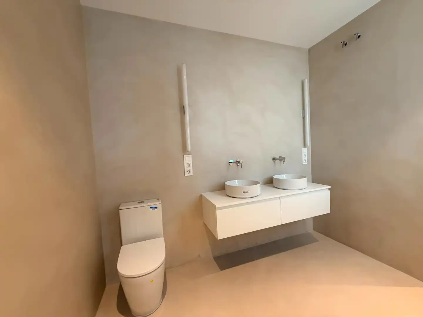 Bathroom of Flat for sale in Madrid  with Air Conditioner, Heating and Balcony