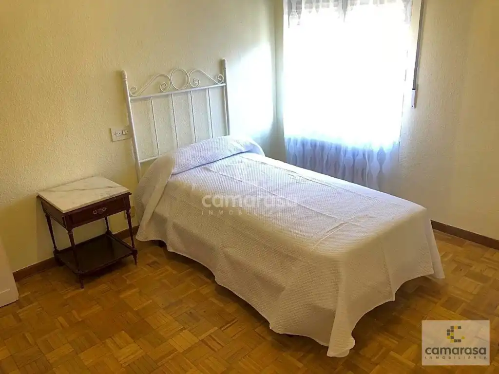 Schlafzimmer von Wohnung zur Miete in Ávila mit Möbliert, Ofen und Waschmaschine