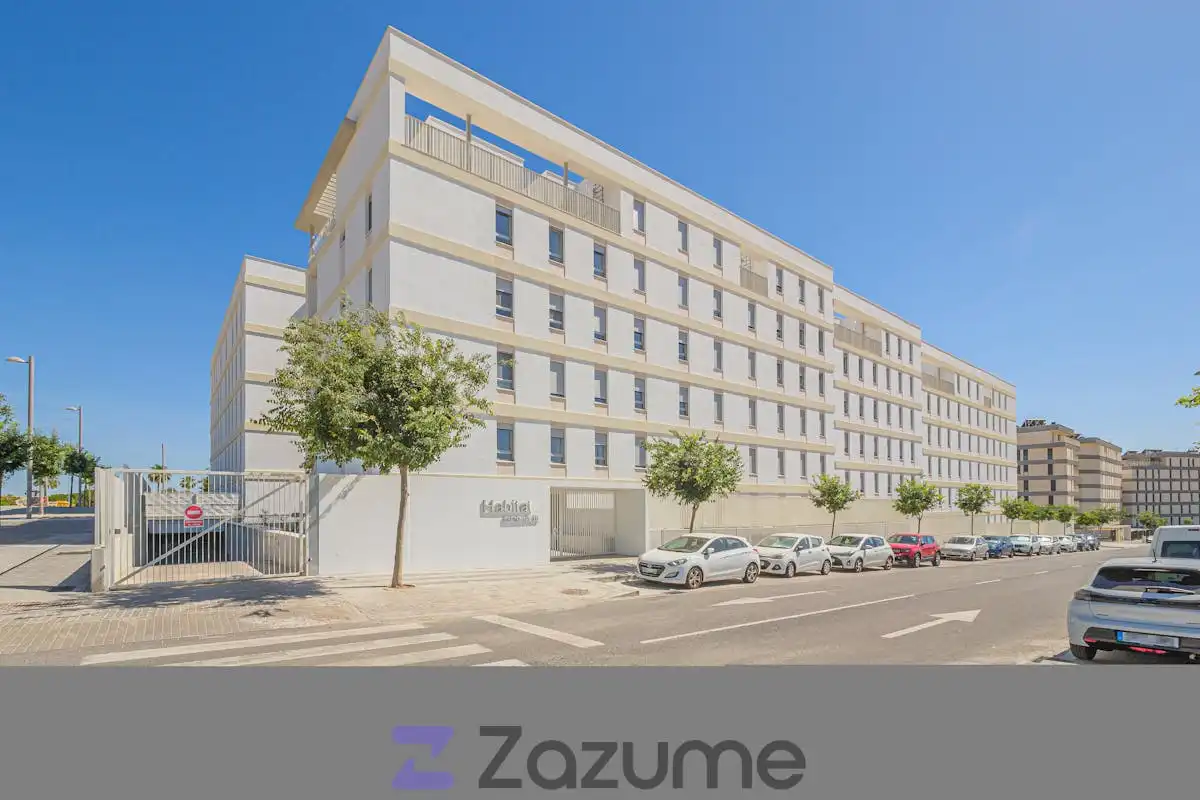 Außenansicht von Wohnung zur Miete in Dos Hermanas mit Klimaanlage, Heizung und Privatgarten