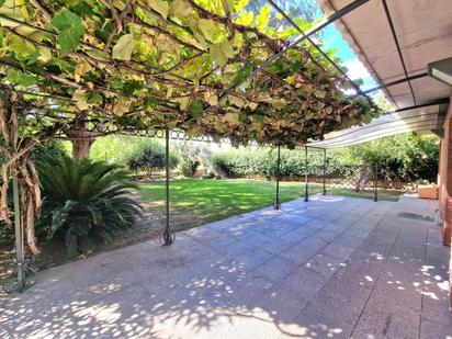 Garten von Einfamilien-Reihenhaus miete in Sant Cugat del Vallès mit Terrasse und Schwimmbad