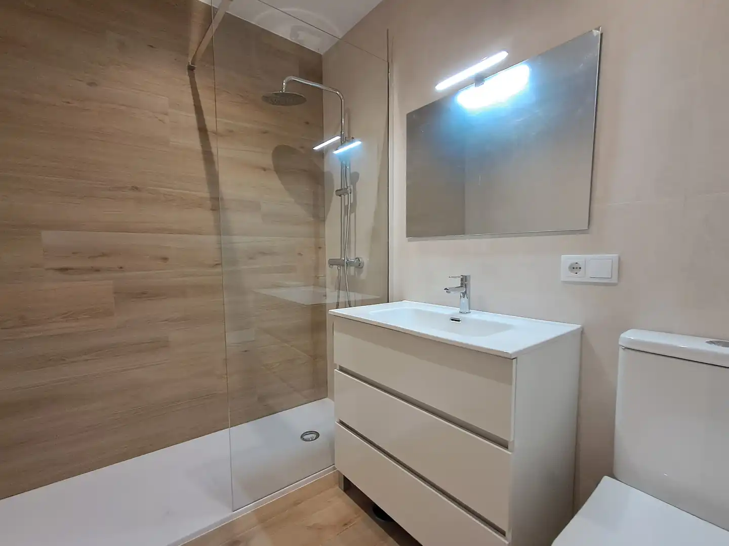 Baño de Piso en venta en Sevilla con Aire acondicionado, Calefacción y Horno
