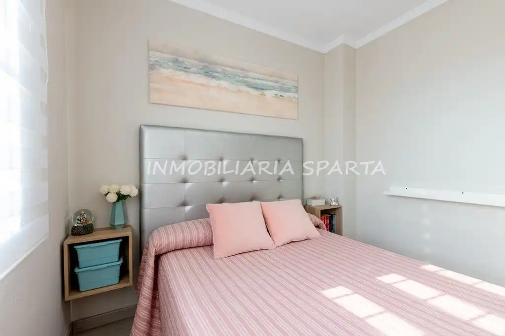 Schlafzimmer von Einfamilien-Reihenhaus zum Verkauf in Umbrete mit Klimaanlage