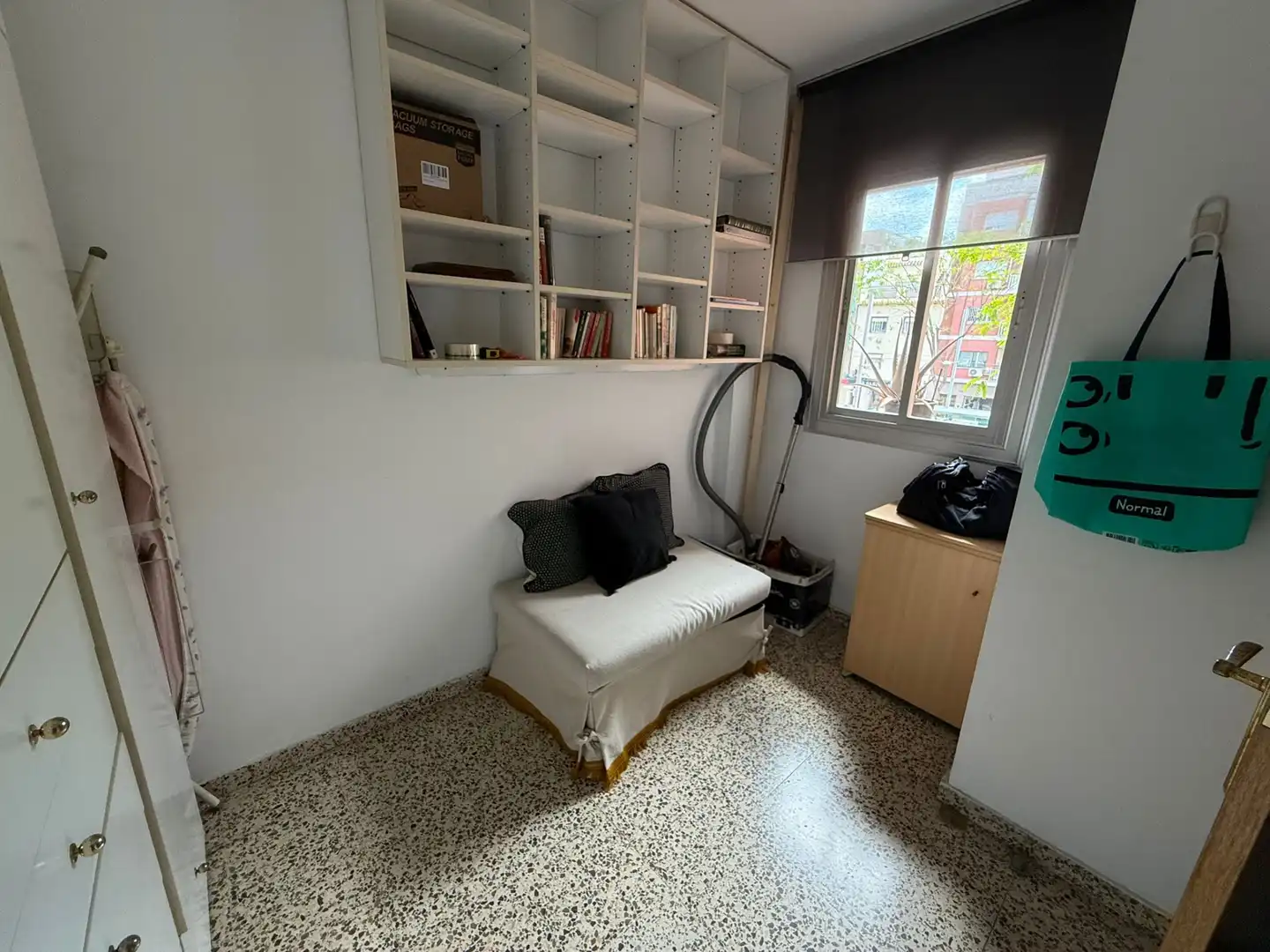 Dormitori de Pis en venda en Cornellà de Llobregat amb Balcó