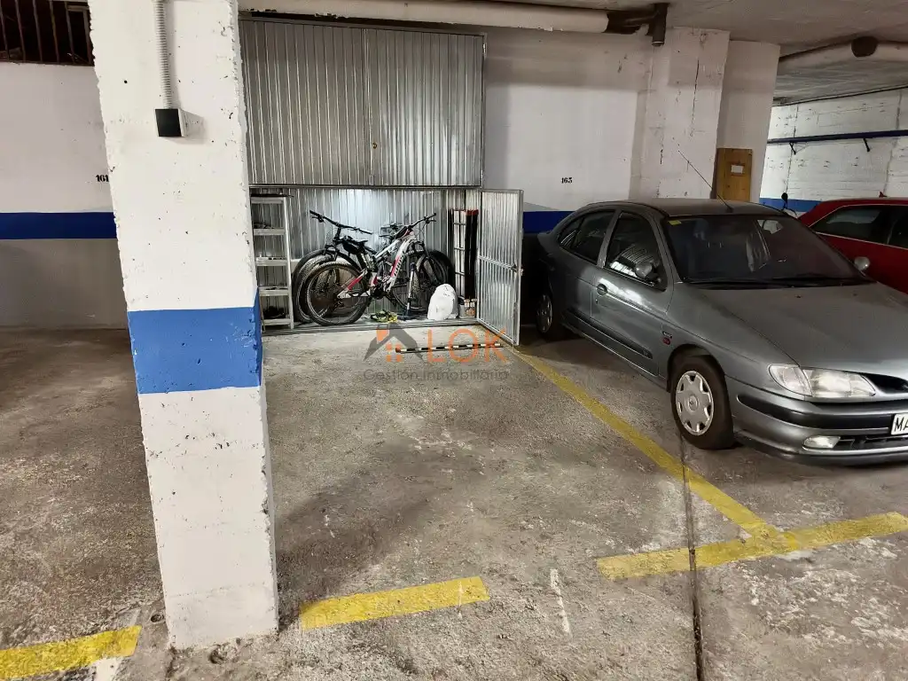 Aparcament de Pis en venda en Málaga amb Aire condicionat, Jardí privat i Terrassa