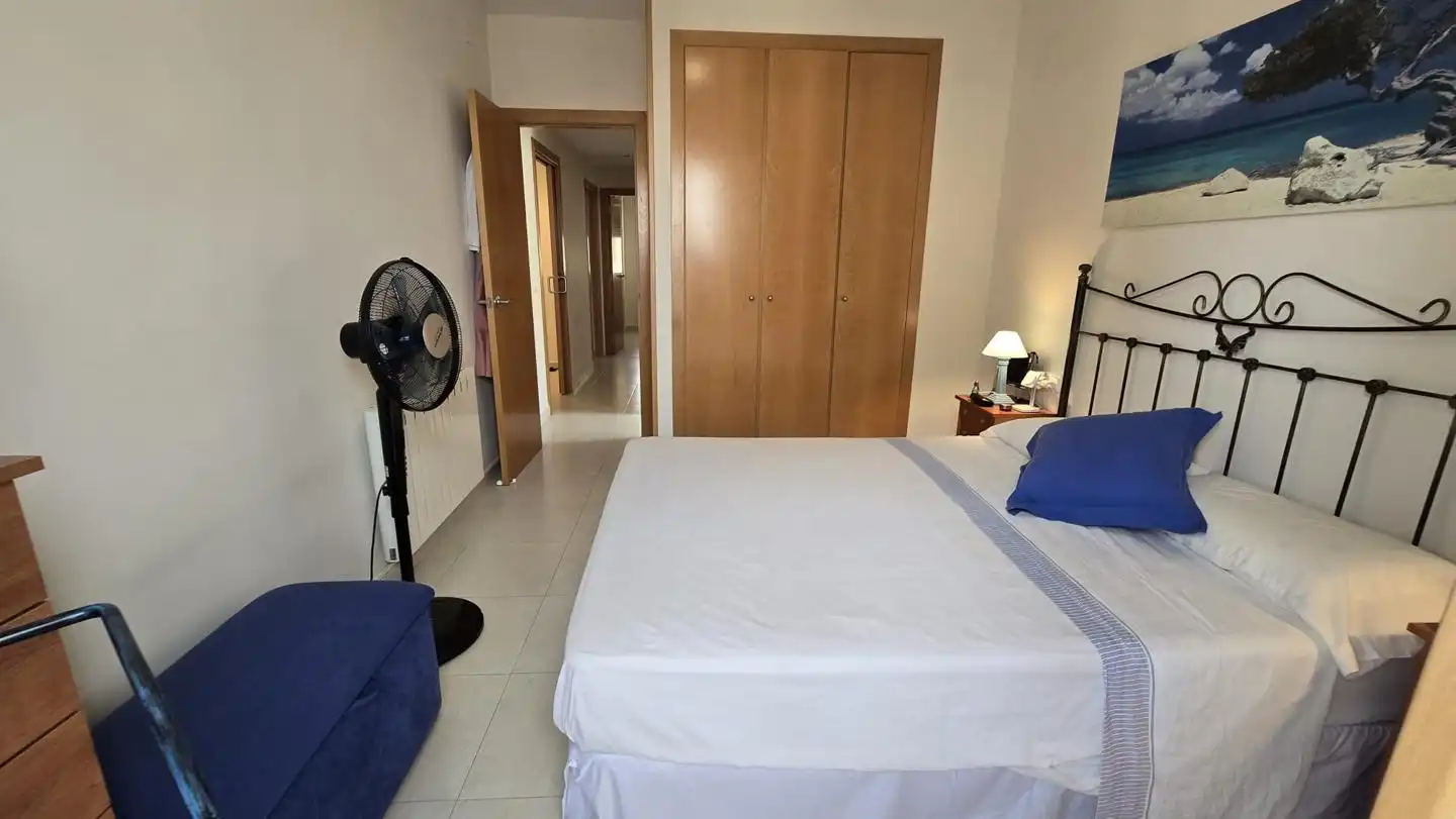 Habitación de Apartamento de alquiler en Gandia con Terraza, Amueblado y Piscina comunitaria