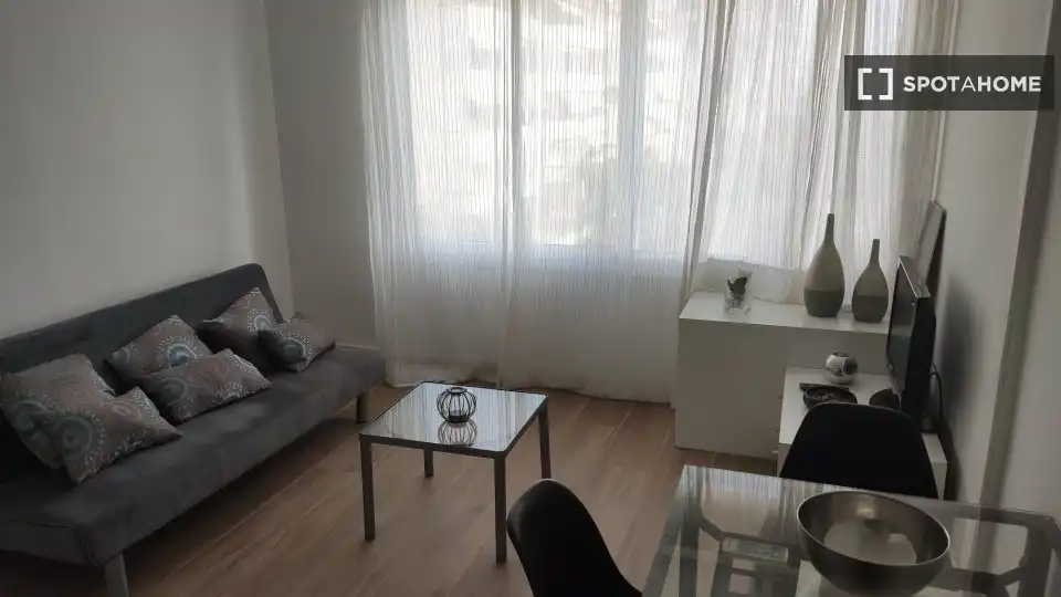 Piso de alquiler en Aiguadolç - Sant Sebastià