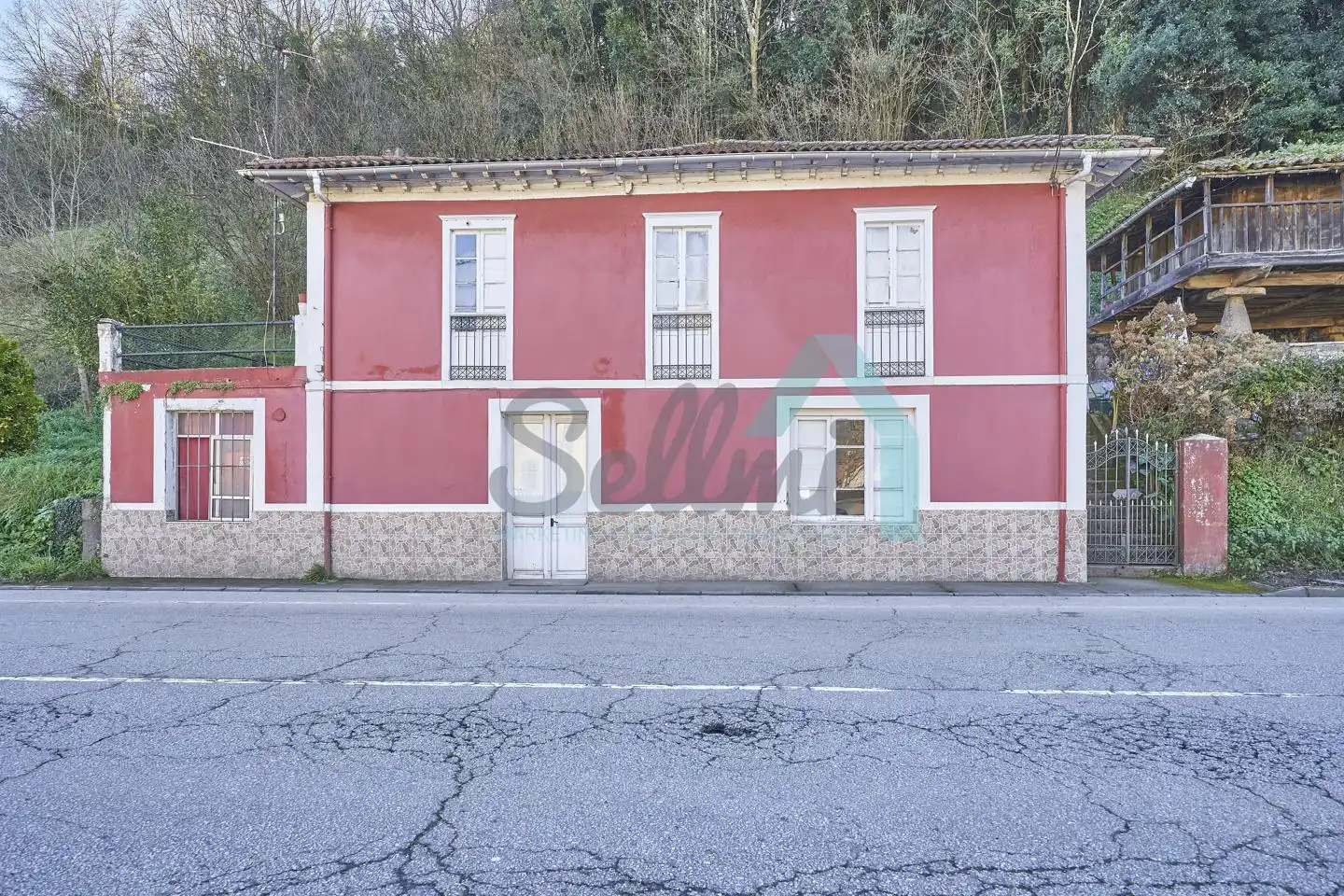 Vista exterior de Casa o chalet en venta en Belmonte de Miranda con Jardín privado, Parquet y Terraza