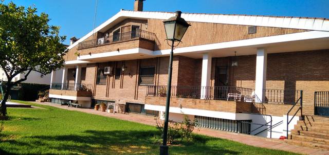 Casa-chalet en Venta en Calle Conde de Osborne, 19 en Santa Clara