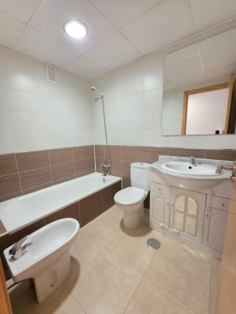 Bathroom of Flat for rent in Murcia  with Air Conditioner and Heating