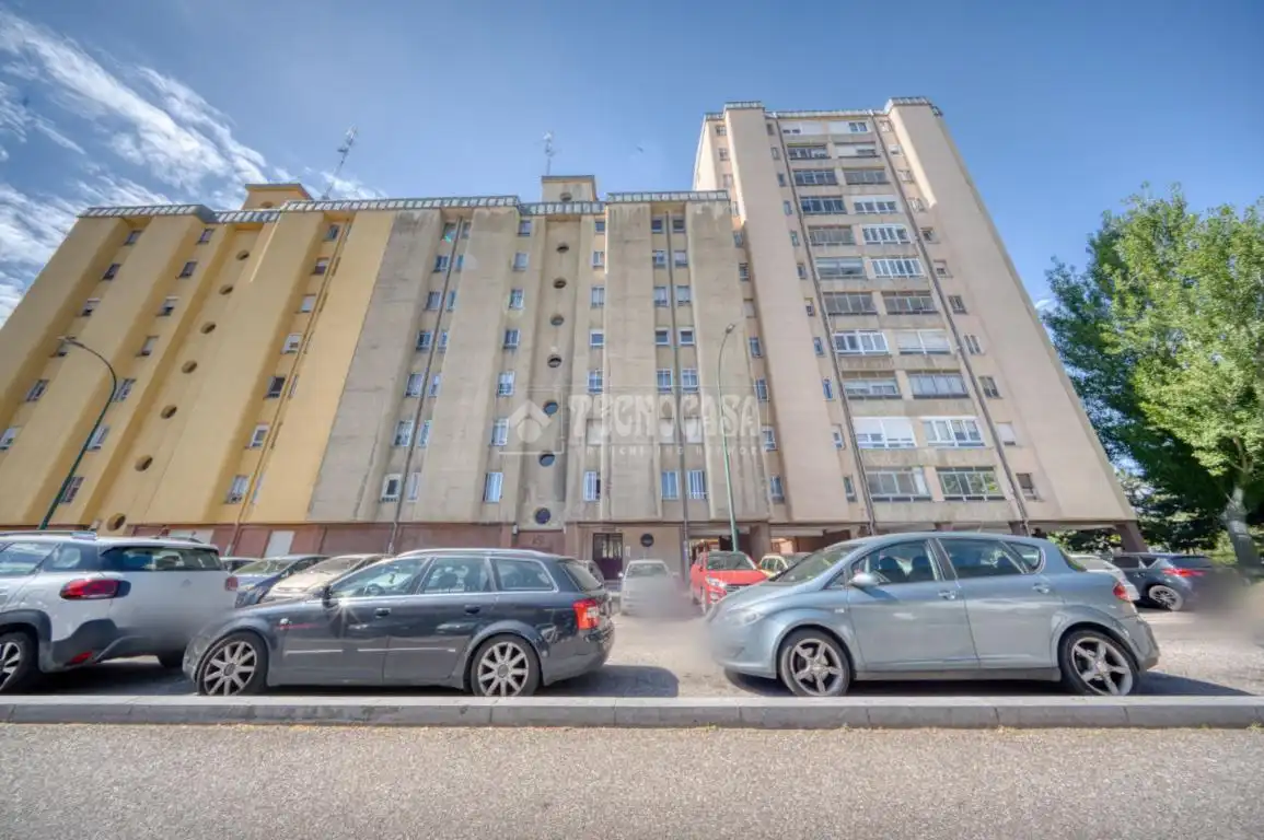 Vista exterior de Pis en venda en Valladolid amb Calefacció, Parquet i Terrassa