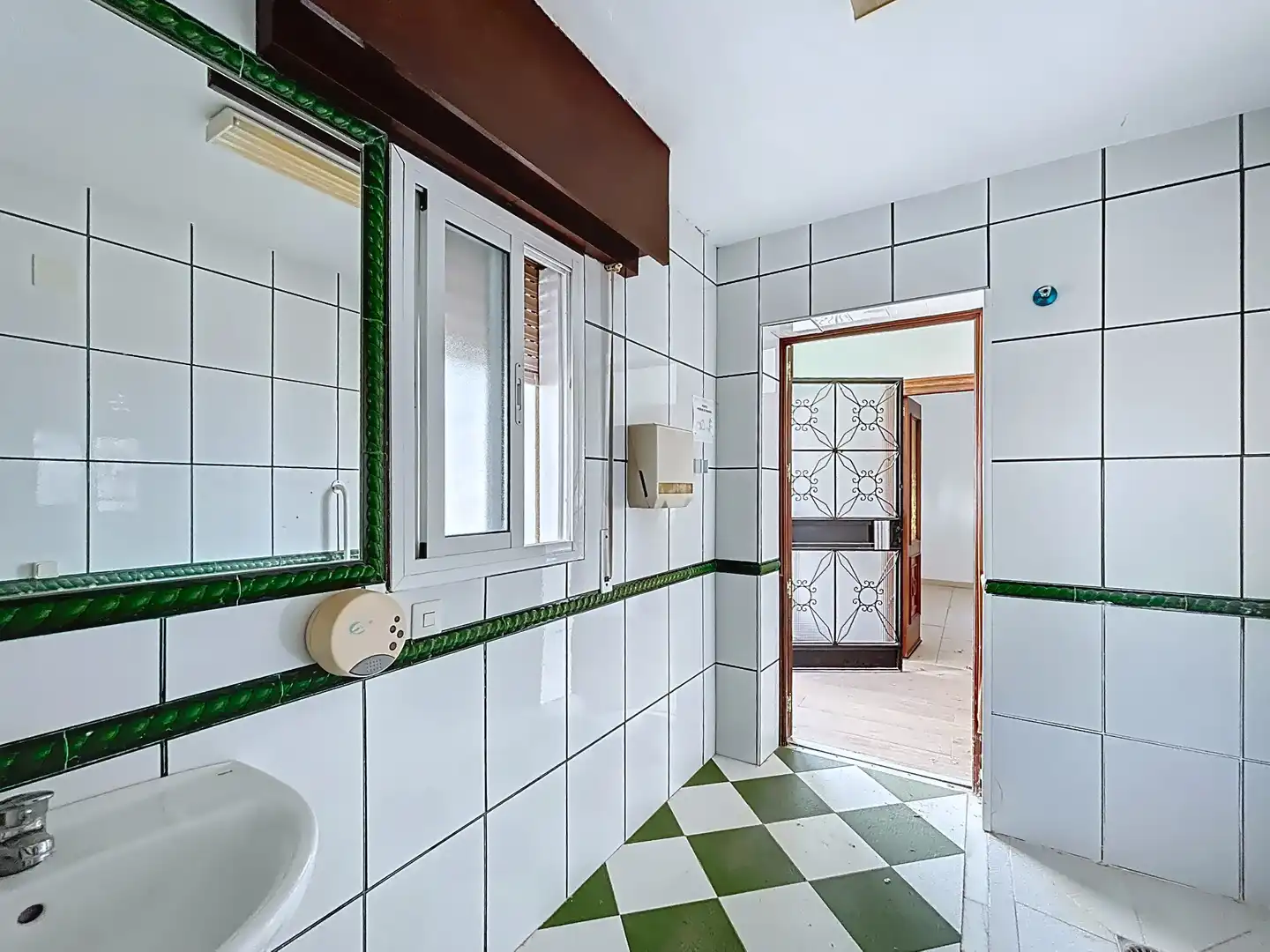 Bathroom of Houses for sale in Málaga  with Air Conditioner, Private garden and Terrace