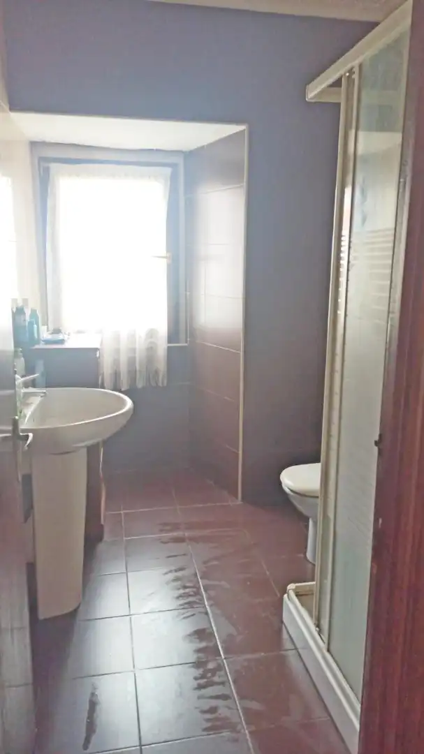 Baño de Finca rústica en venta en Torrelavega  con Jardín privado y Terraza