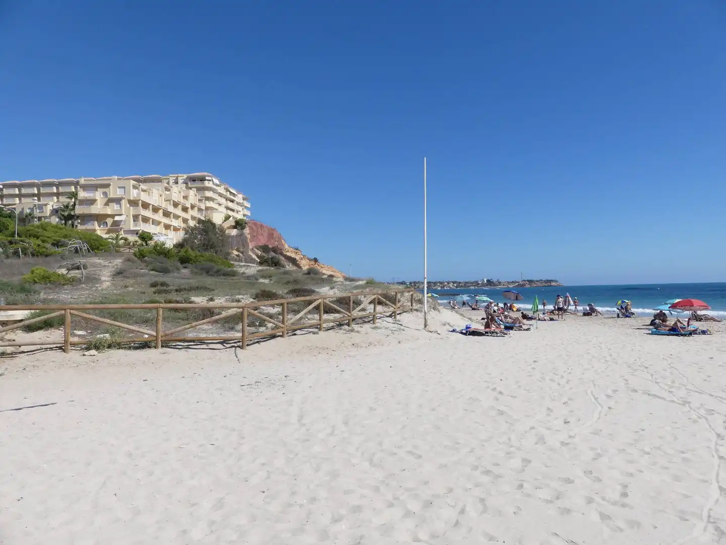 Außenansicht von Wohnungen zum Verkauf in Orihuela mit Klimaanlage, Heizung und Terrasse