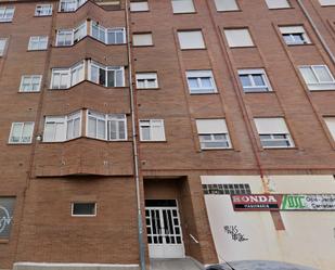 Vista exterior de Pis en venda en León Capital  amb Traster