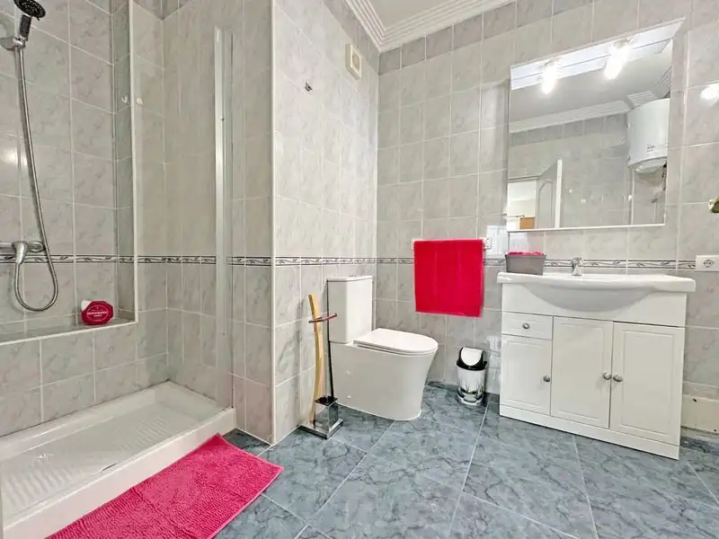 Baño de Piso en venta en San Bartolomé de Tirajana con Aire acondicionado, Terraza y Amueblado