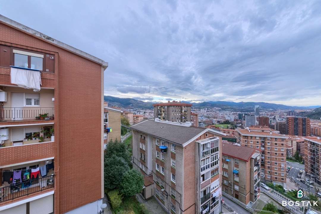 Vista exterior de Piso en venta en Bilbao  con Calefacción, Jardín privado y Amueblado