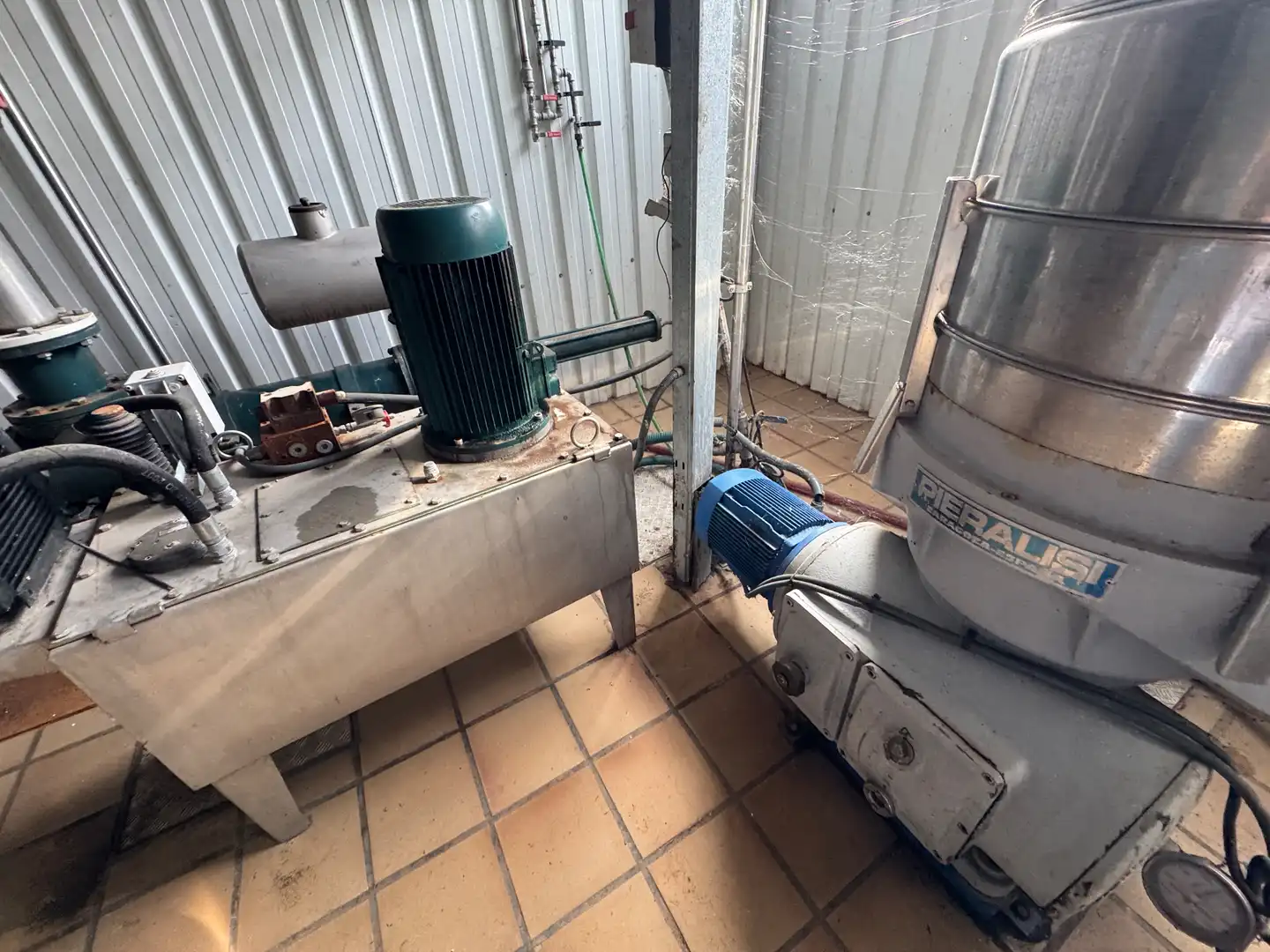 Vista exterior de Nave industrial en venta en Cehegín con Calefacción y Alarma