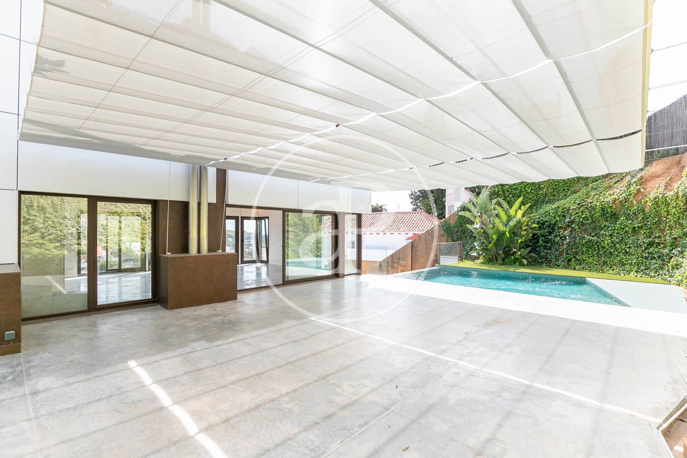 Swimming pool of Flat for rent in  Barcelona Capital  with Air Conditioner, Heating and Private garden