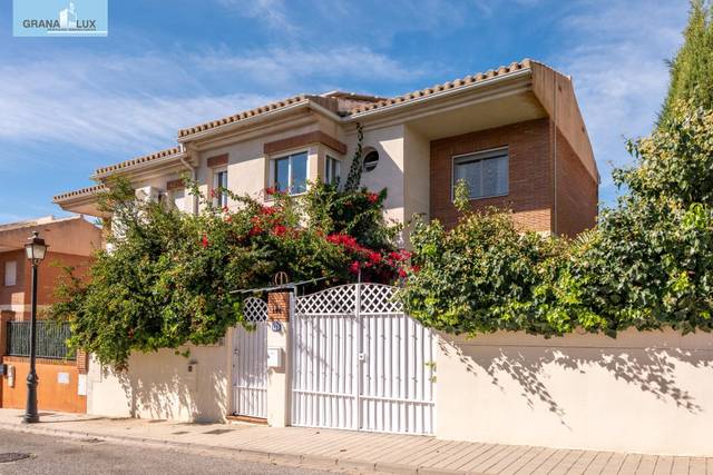 Casa adosada en Venta en Huétor Vega