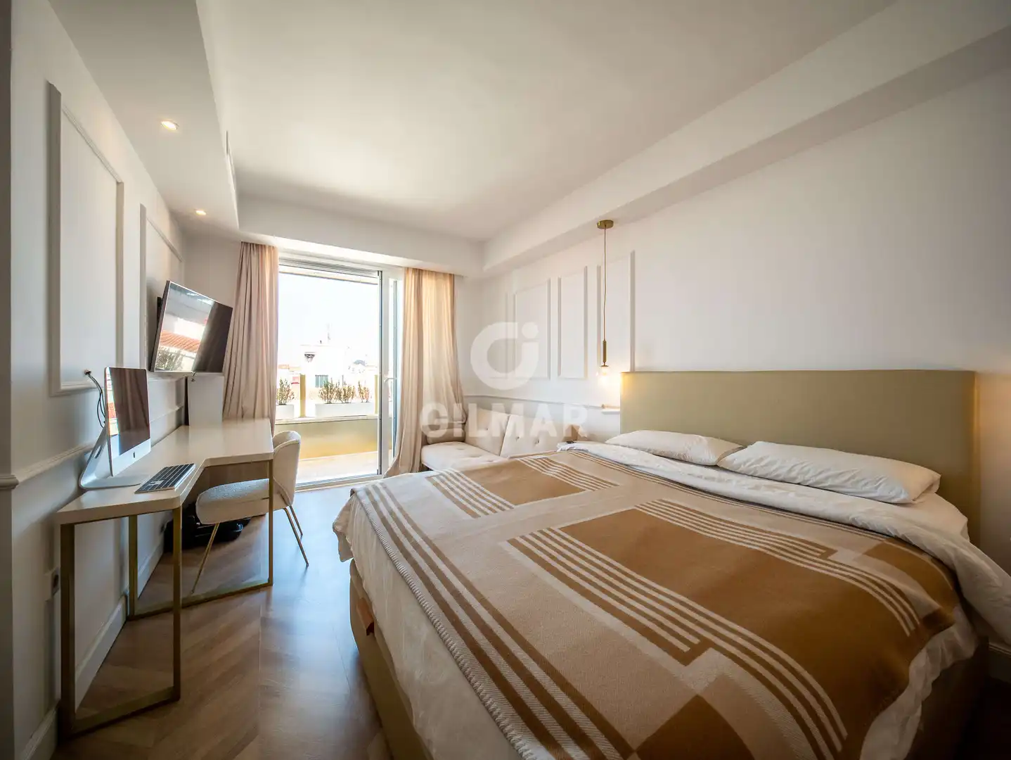 Schlafzimmer von Dachboden zum Verkauf in Madrid mit Heizung, Abstellraum und Balkon