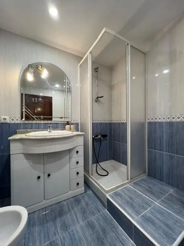 Bathroom of Flat for rent in Gijón   with Heating and Terrace