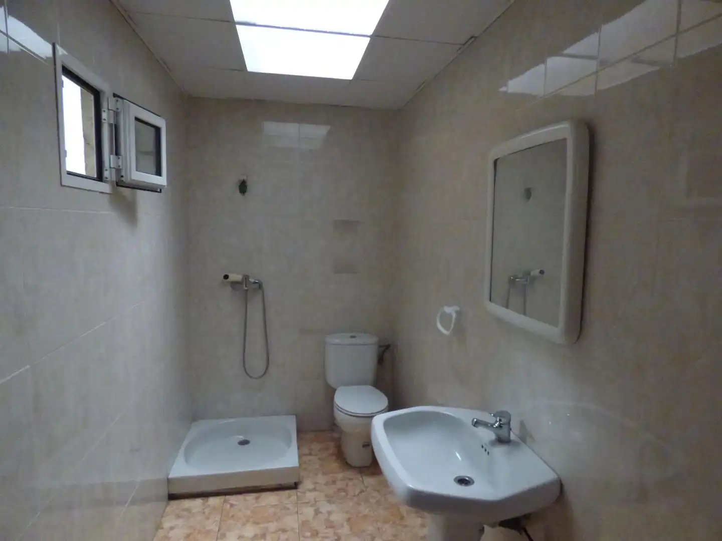 Badezimmer von Fabrikhallen zur Miete in Vitoria - Gasteiz