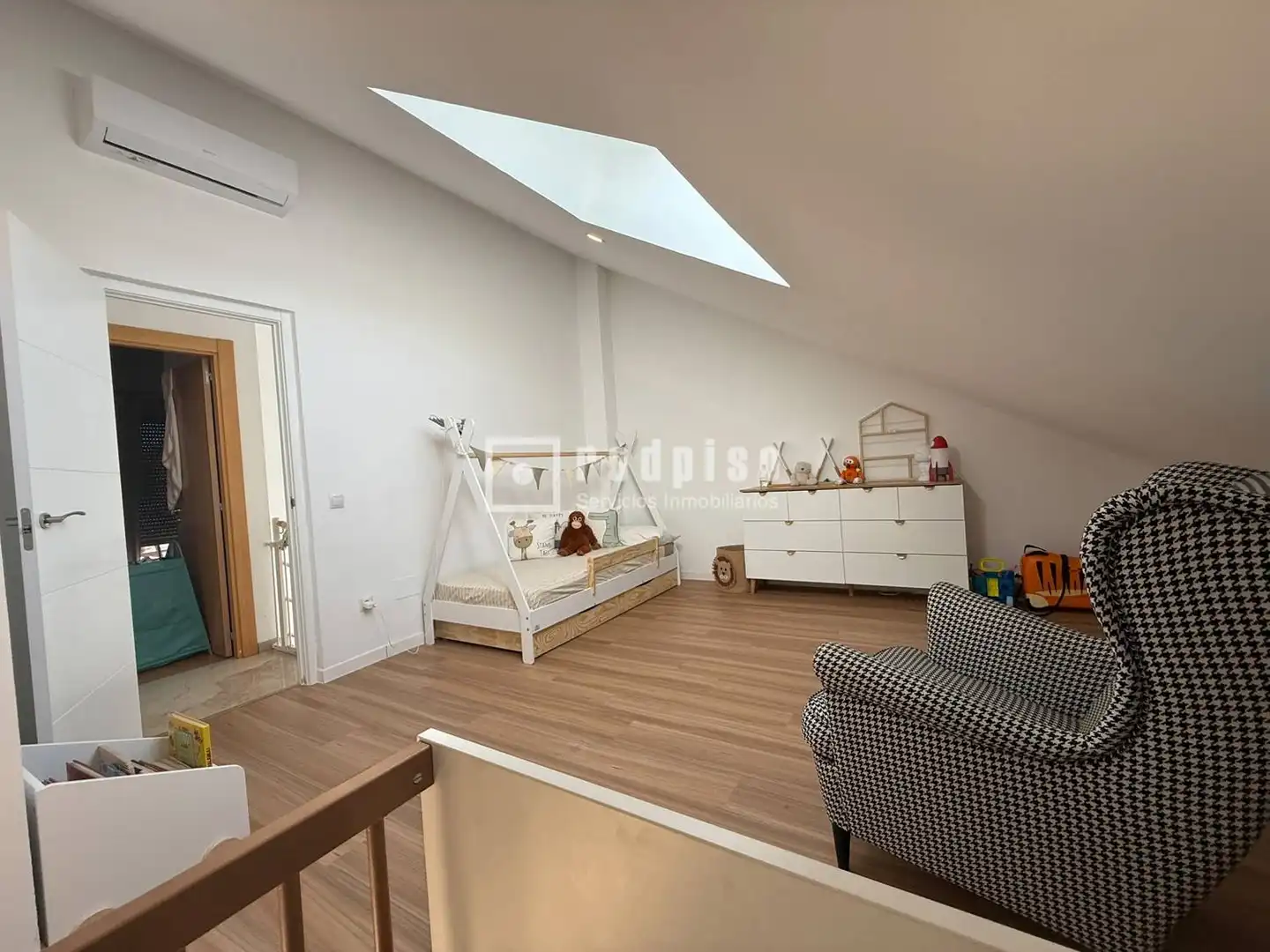 Bedroom of Houses for sale in Paracuellos de Jarama  with Air Conditioner, Heating and Private garden