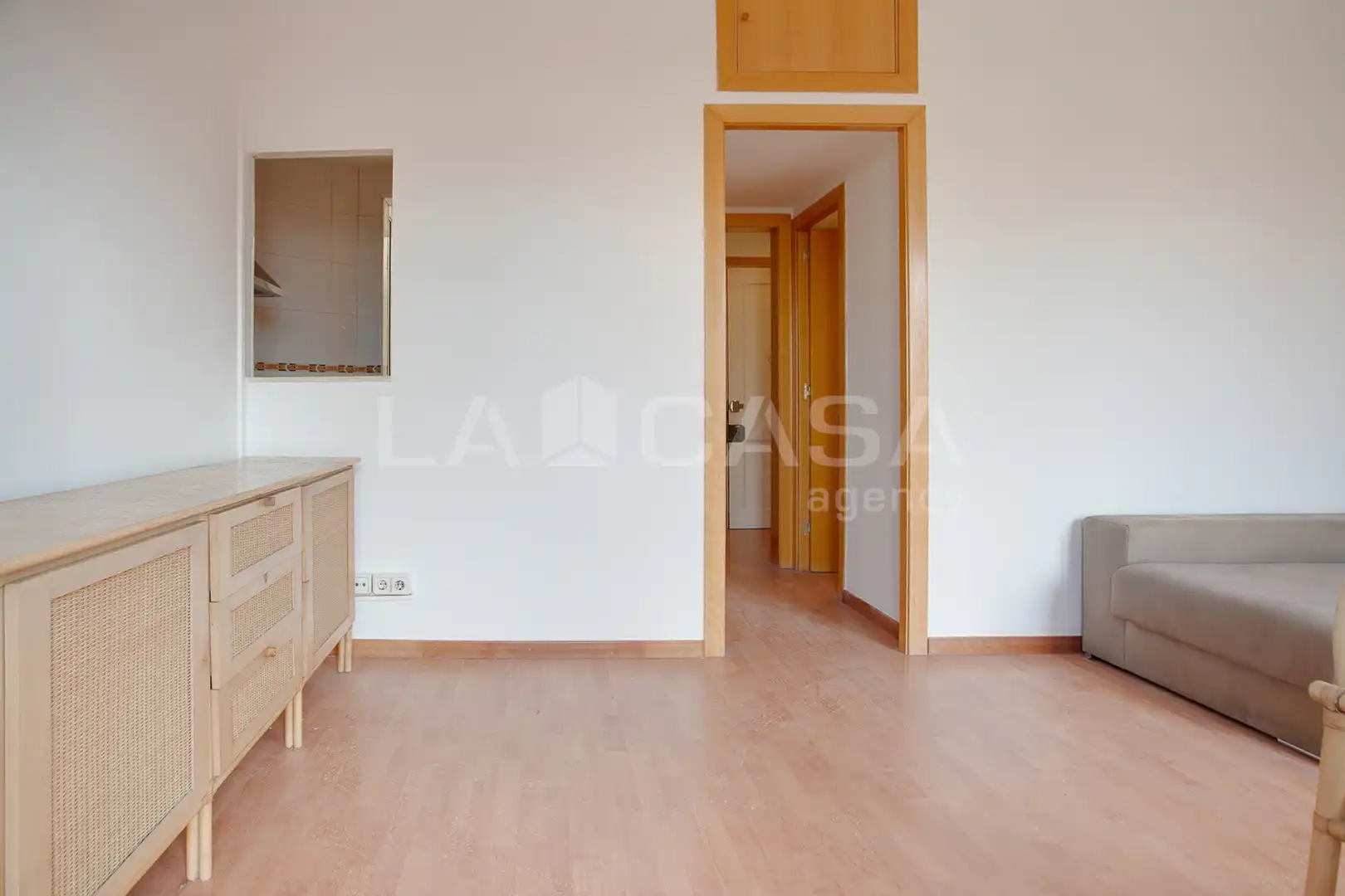 Schlafzimmer von Wohnung zum Verkauf in Barcelona mit Klimaanlage, Abstellraum und Ofen