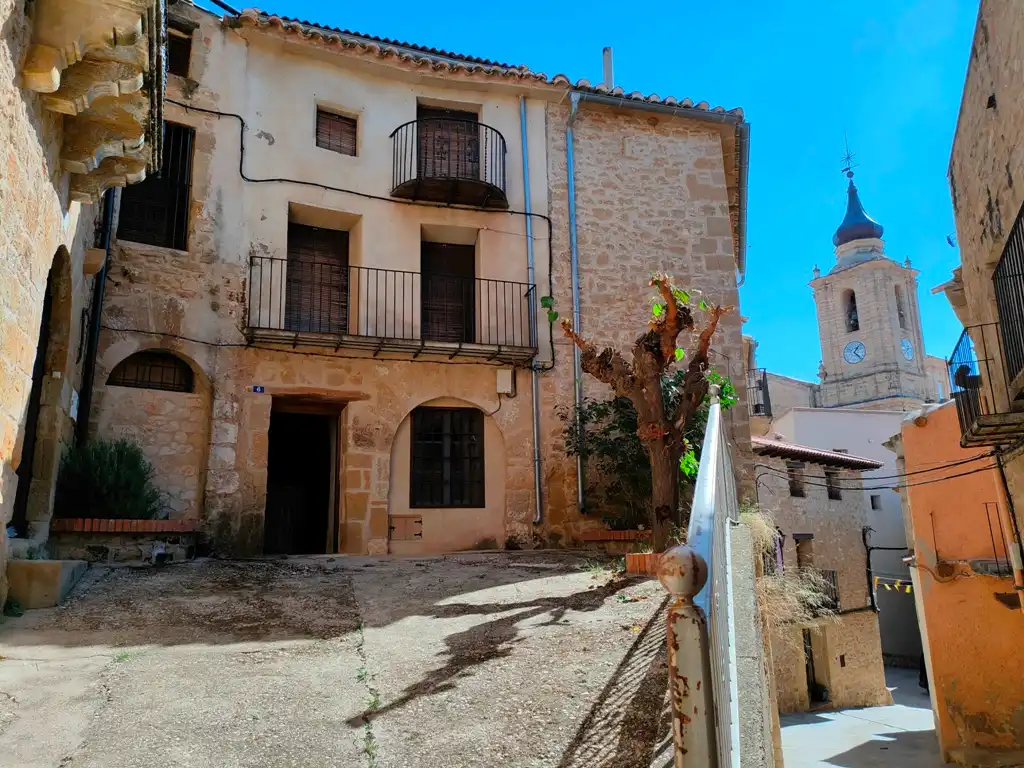 Vista exterior de Finca rústica en venda en Valjunquera amb Calefacció, Terrassa i Moblat