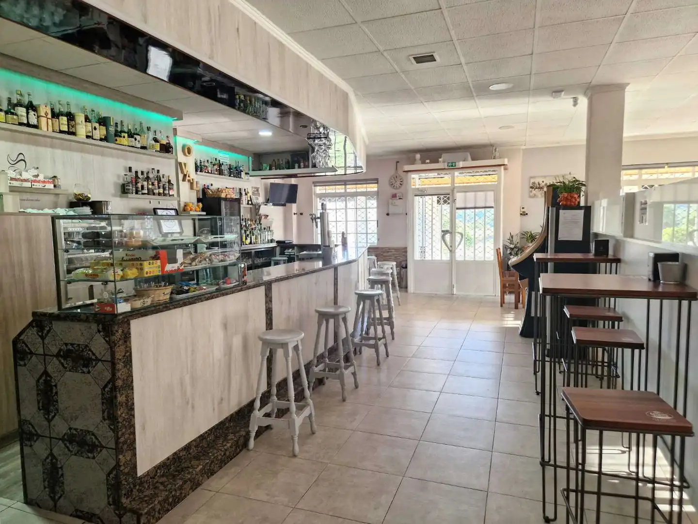 Commercial properties for rent in A Baña    with Furnished