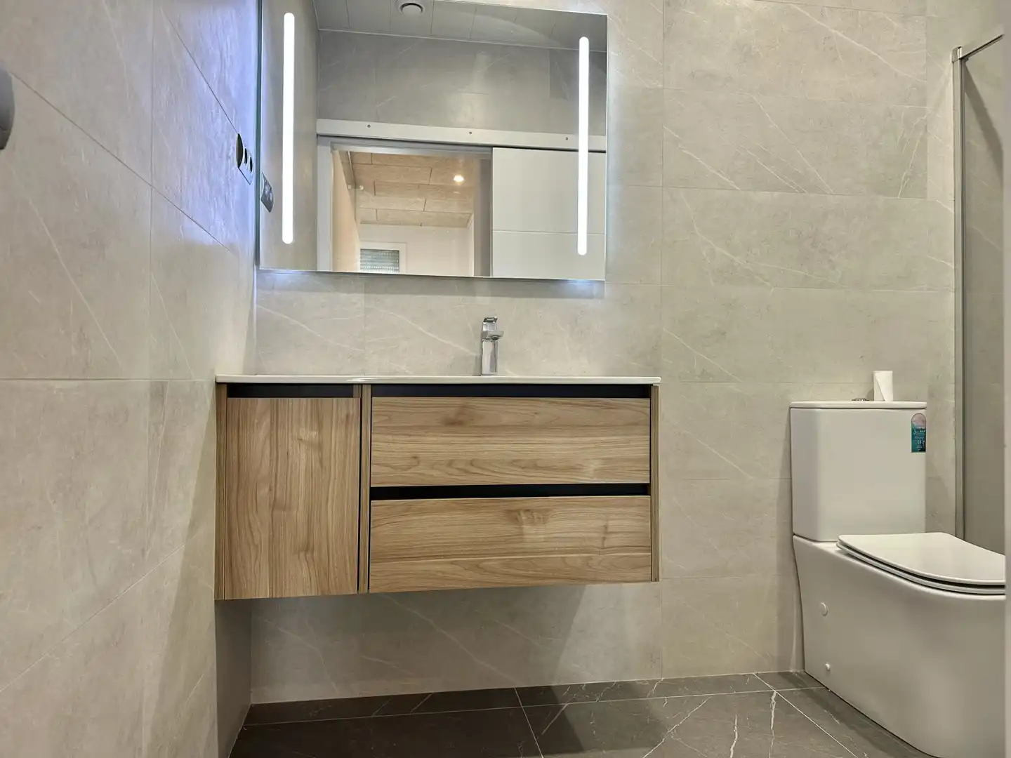 Bathroom of Flat for sale in Vilanova i la Geltrú  with Air Conditioner, Heating and Private garden