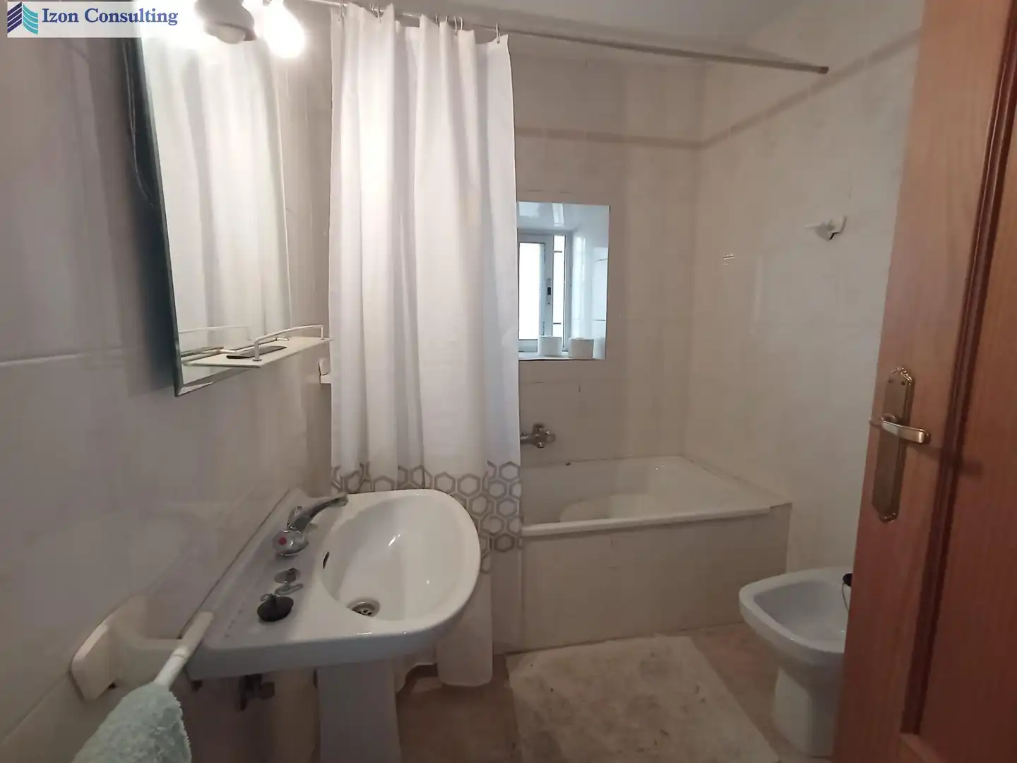 Bathroom of Houses for sale in Villarrobledo
