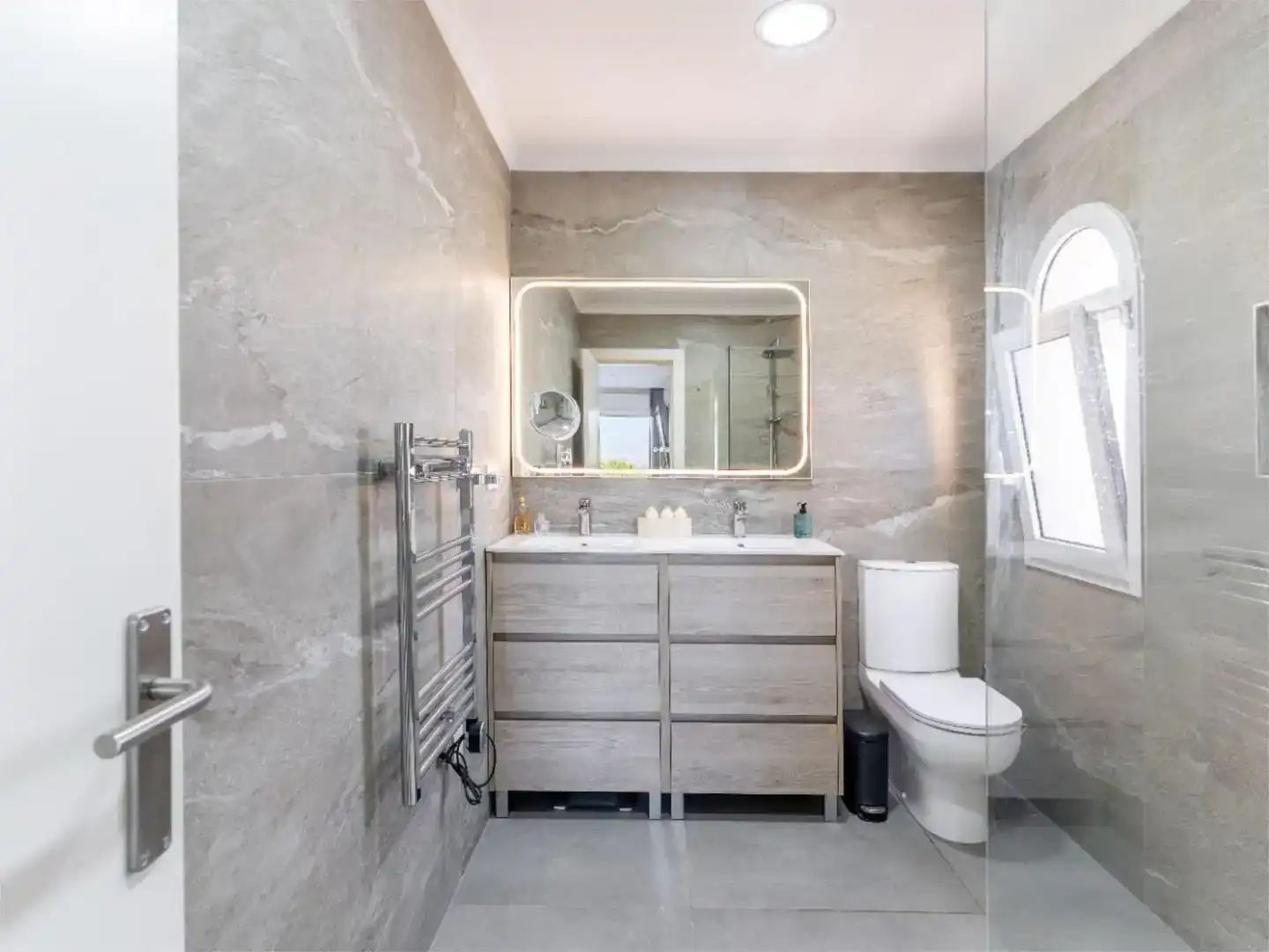 Baño de Piso en venta en Garrucha con Aire acondicionado, Jardín privado y Trastero