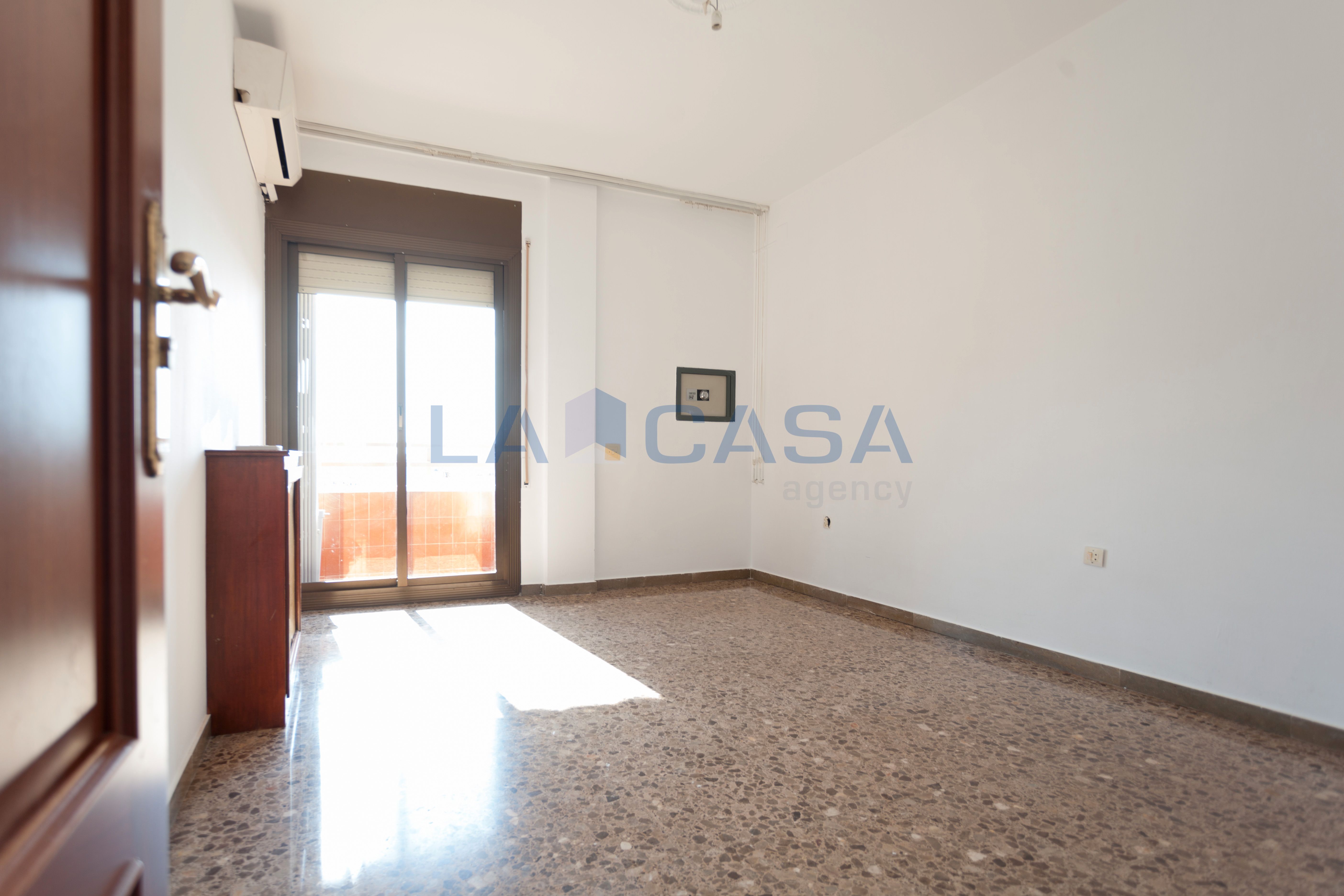 Living room of Flat for sale in L'Hospitalet de Llobregat  with Heating and Terrace