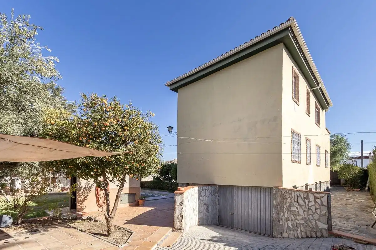 Vista exterior de Casa o xalet en venda en Las Gabias amb Calefacció, Jardí privat i Terrassa