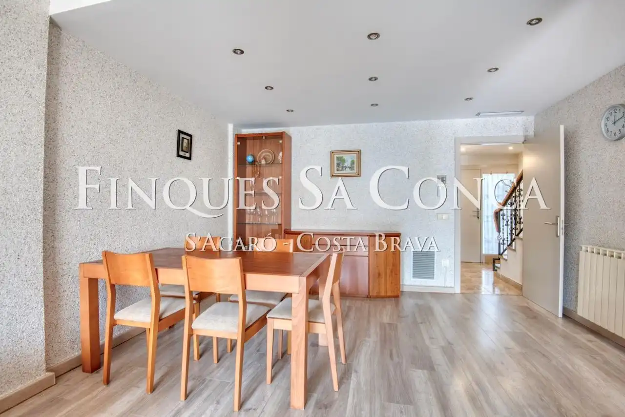Comedor de Casa adosada en venta en Castell d'Aro, Platja d'Aro i s'Agaró con Aire acondicionado, Calefacción y Amueblado