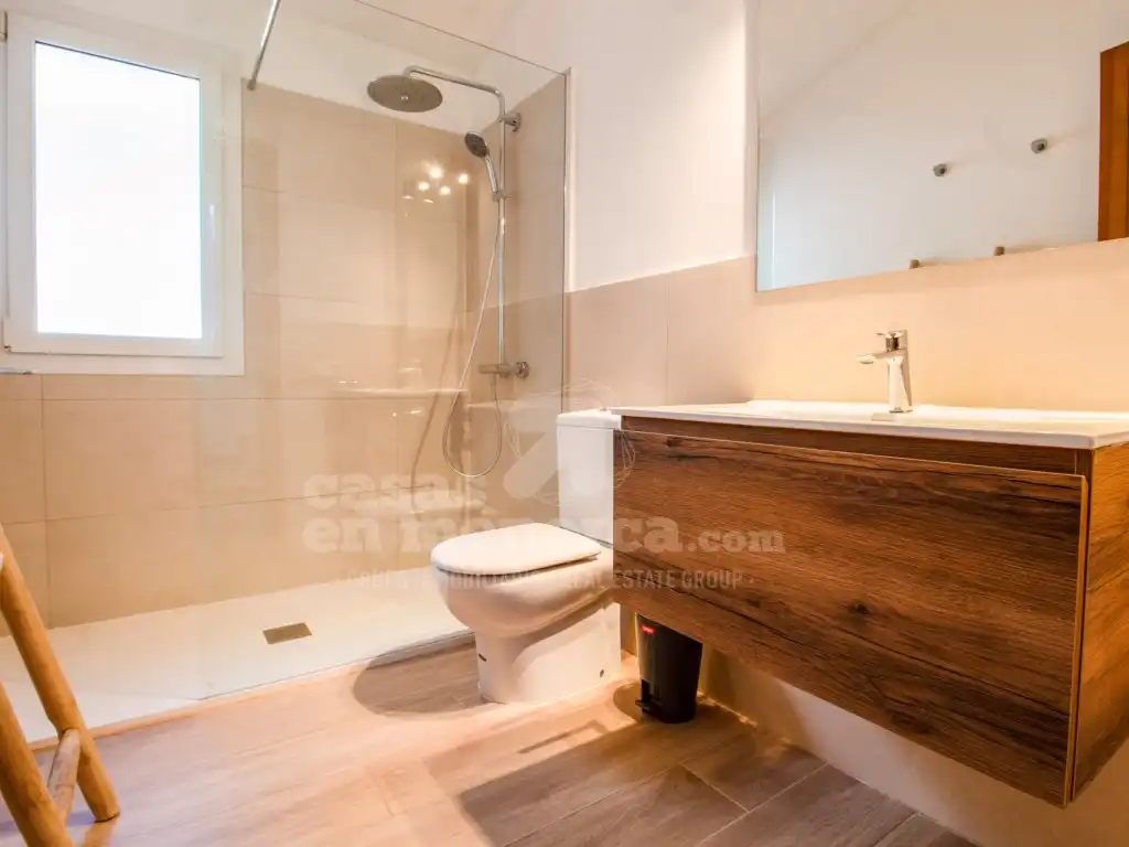 Bany de Casa o xalet en venda en Es Mercadal amb Aire condicionat, Jardí privat i Terrassa