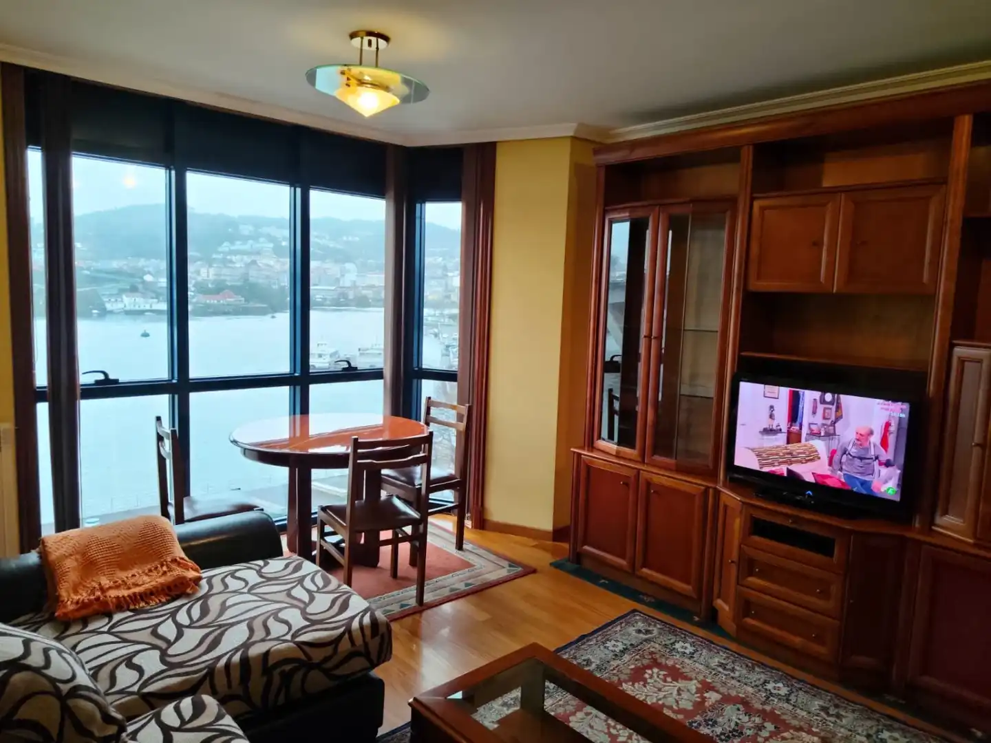 Sala de estar de Piso de alquiler en Pontevedra Capital  con Calefacción, Amueblado y Horno