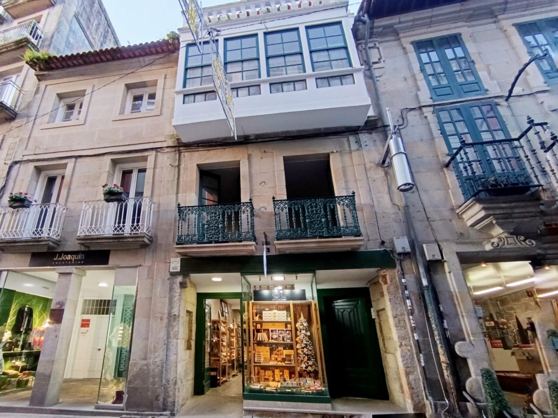 Vista exterior de Edifici en venda en Pontevedra Capital 