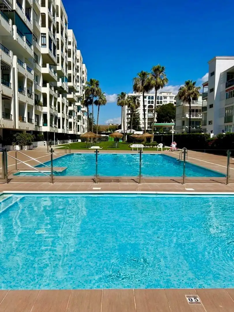 Schwimmbecken von Wohnungen zur Miete in Fuengirola mit Klimaanlage, Heizung und Privatgarten
