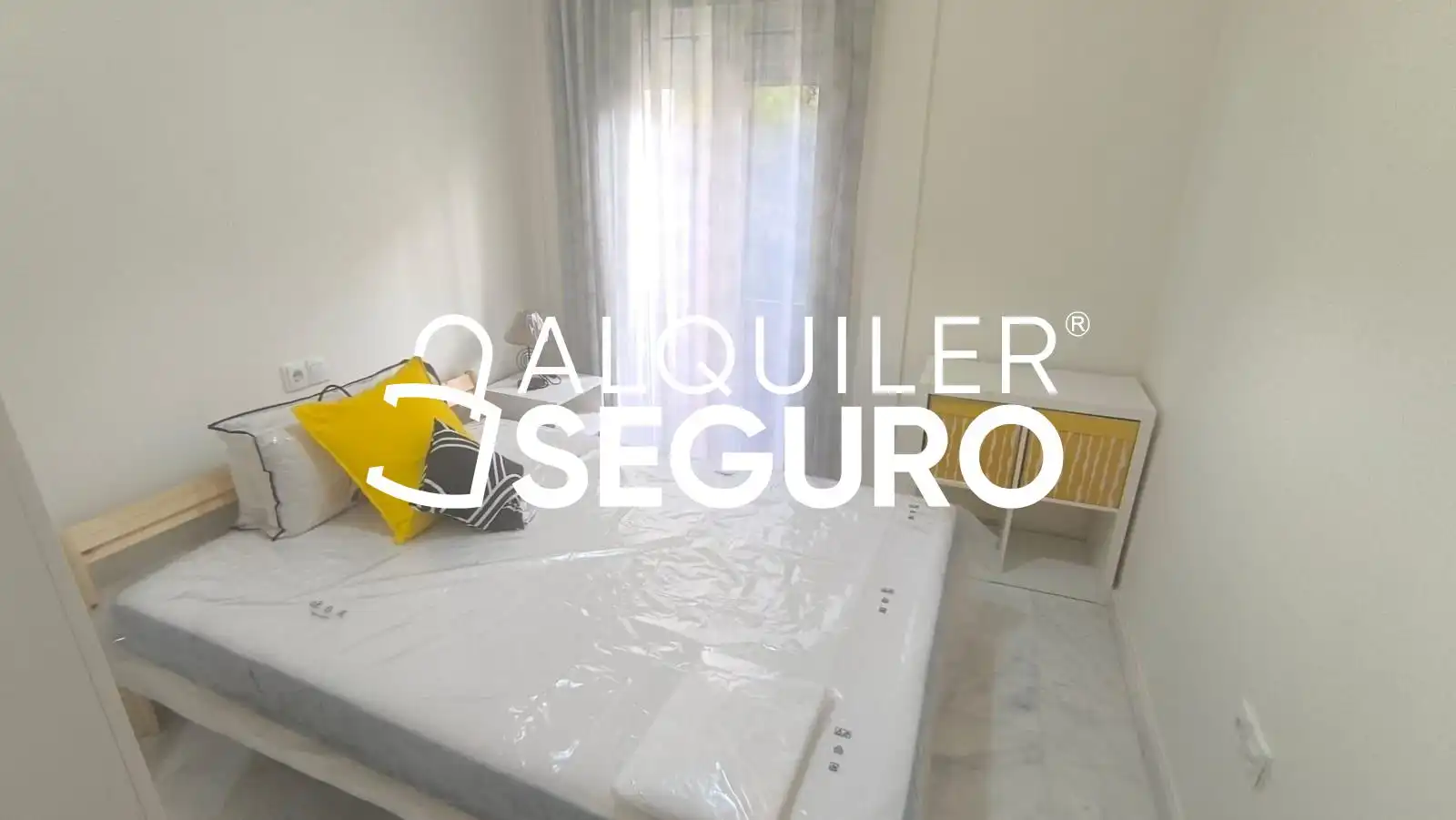 Bedroom of Flat for rent in Sevilla  with Air Conditioner and Furnished