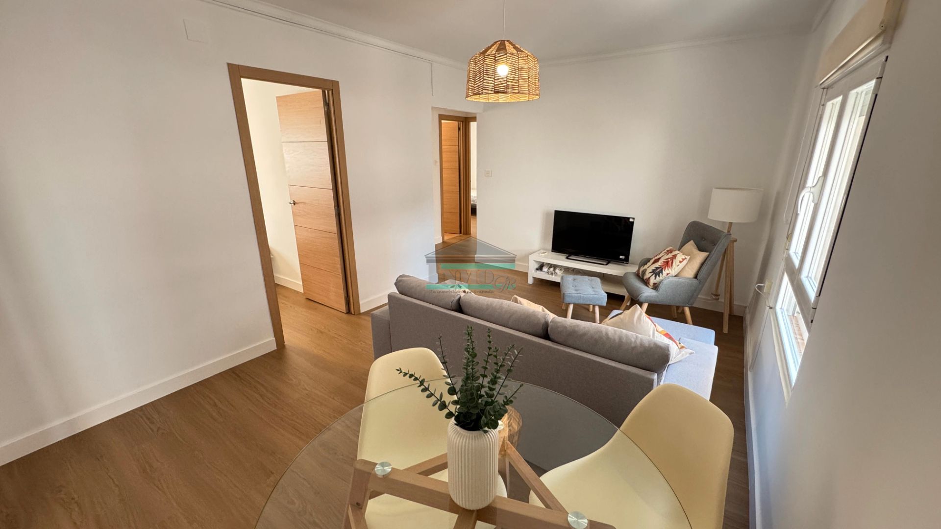 Living room of Flat to rent in  Granada Capital  with Air Conditioner, Furnished and Oven