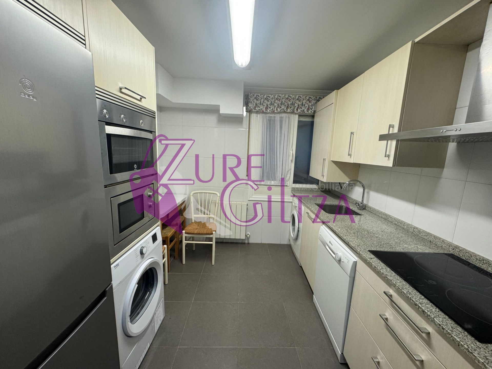 Cuina de Pis en venda en Durango amb Calefacció, Traster i Moblat