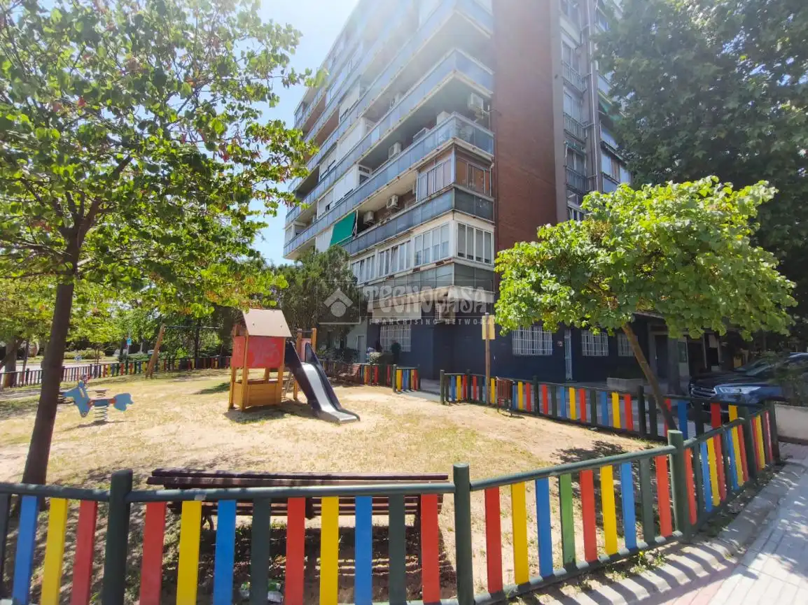 Vista exterior de Piso en venta en Alcorcón con Terraza