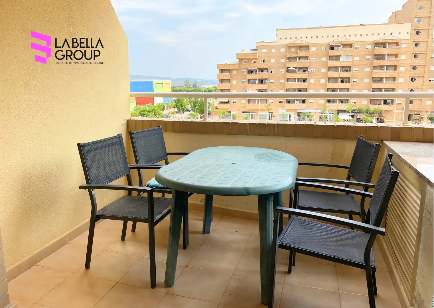 Flat with pool for sale in Avenida Central