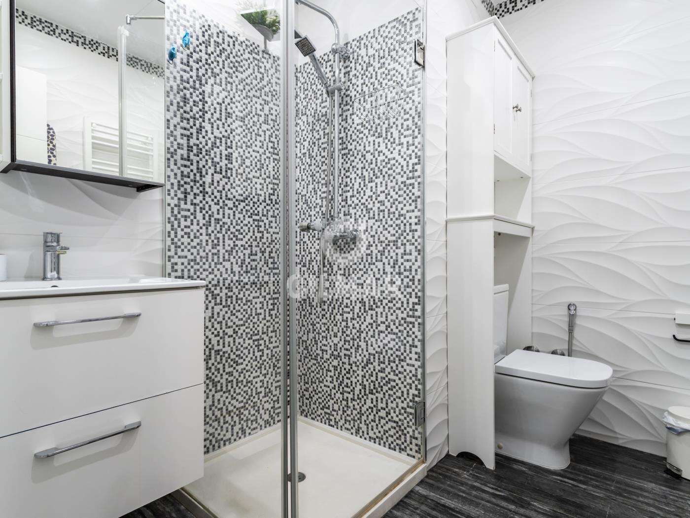 Bany de Pis en venda en Fuengirola amb Calefacció i Piscina