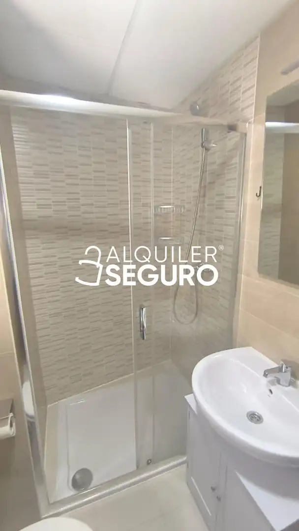 Baño de Piso de alquiler en Sevilla con Aire acondicionado