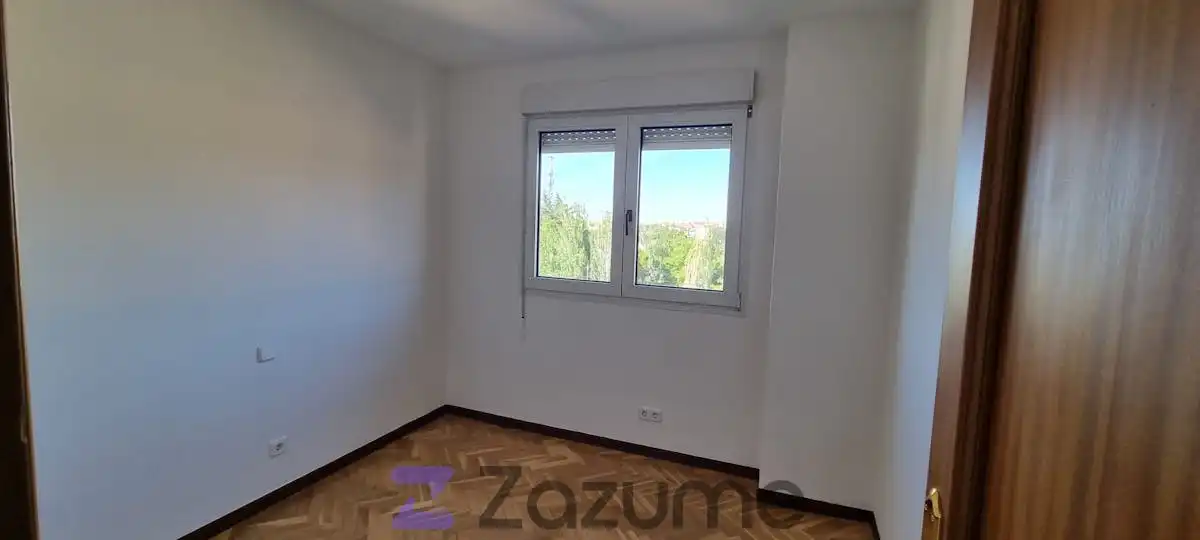 Bedroom of Flat for rent in Madrid  with Air Conditioner, Heating and Private garden