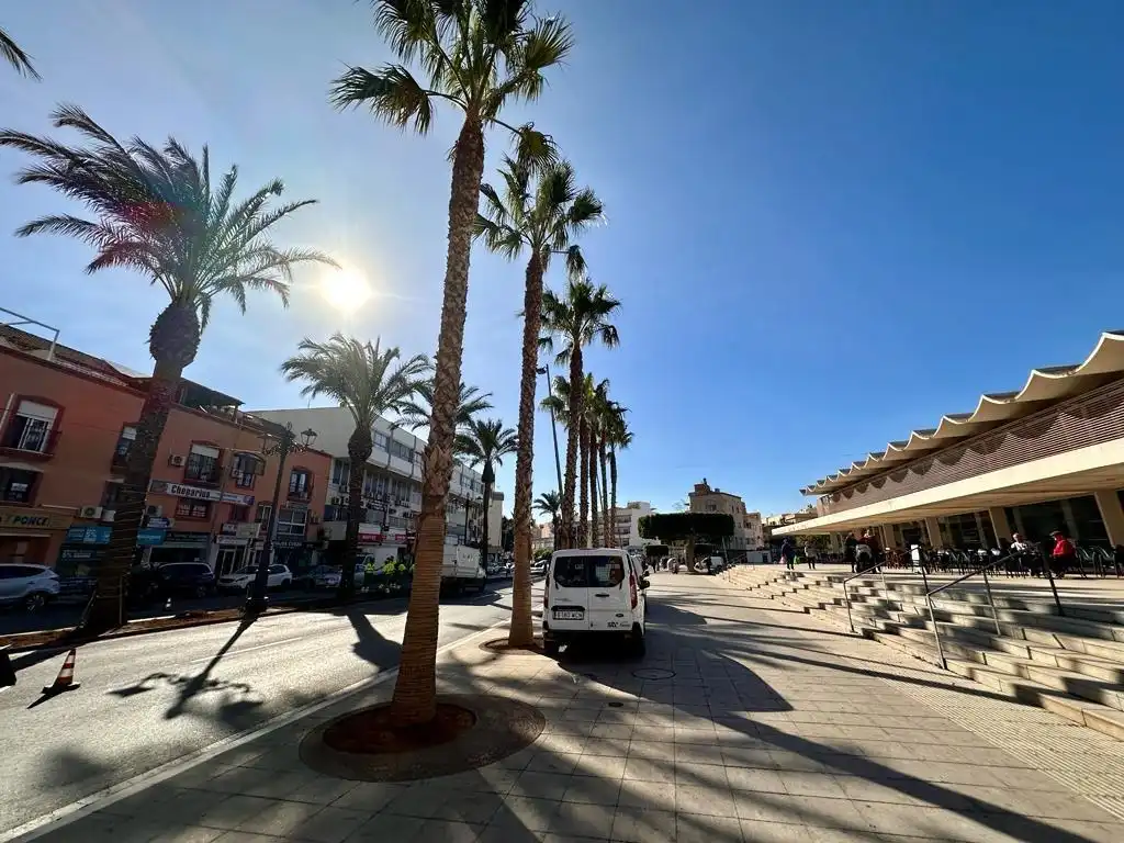 Exterior view of Office for rent in Roquetas de Mar
